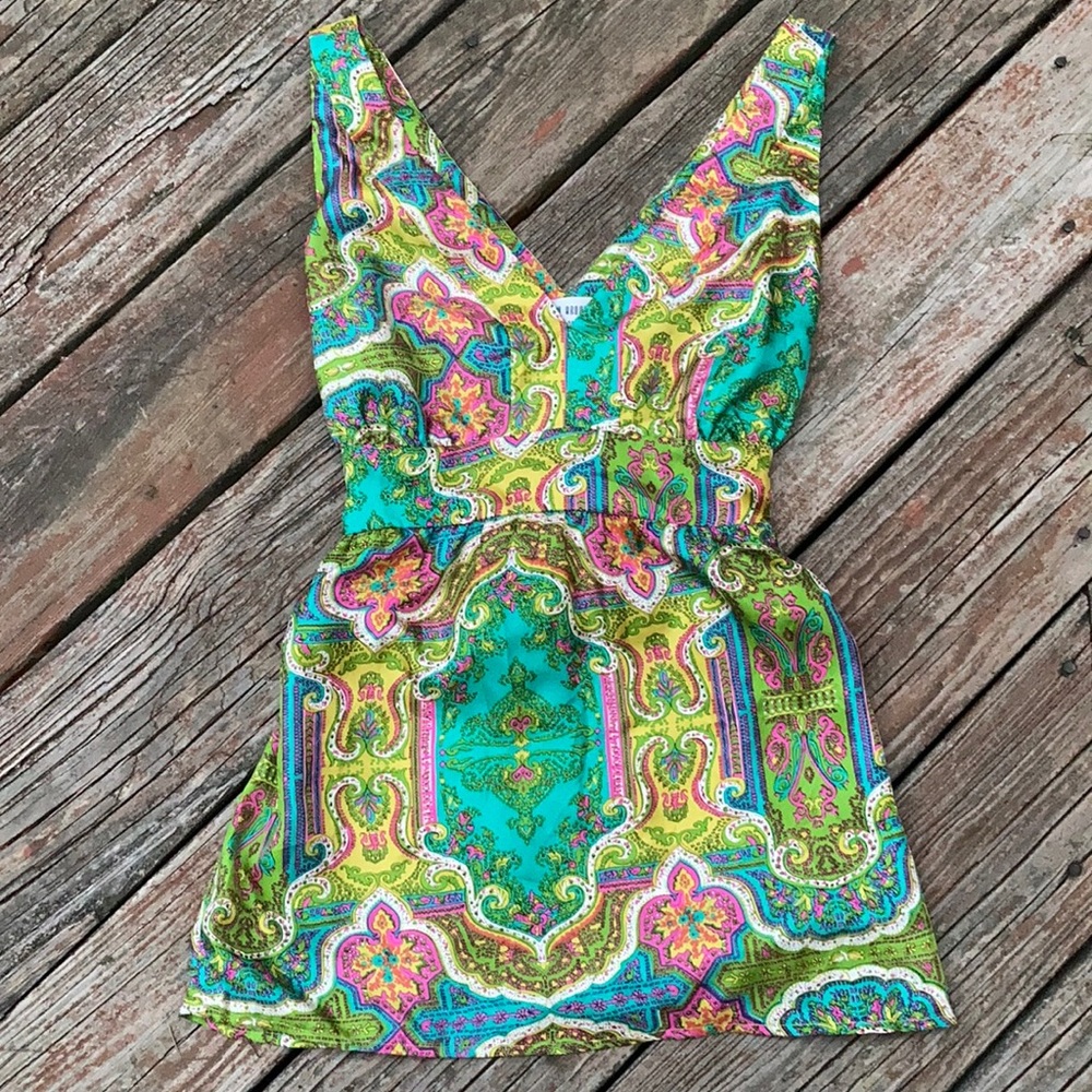 EUC Skirtin Around Paisley Tie Back Silk V Neck Top Size 6